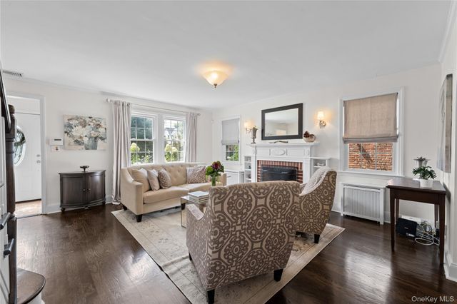 33 Ogden Avenue, East Williston, NY 11596