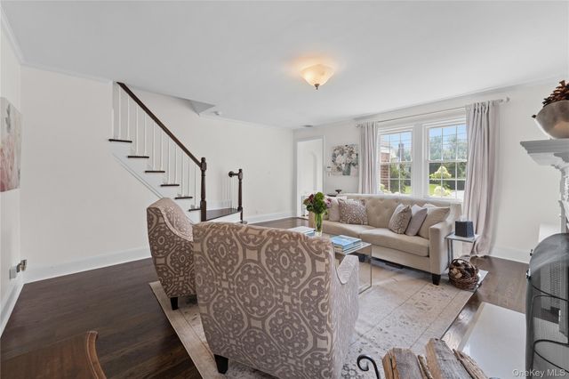33 Ogden Avenue, East Williston, NY 11596