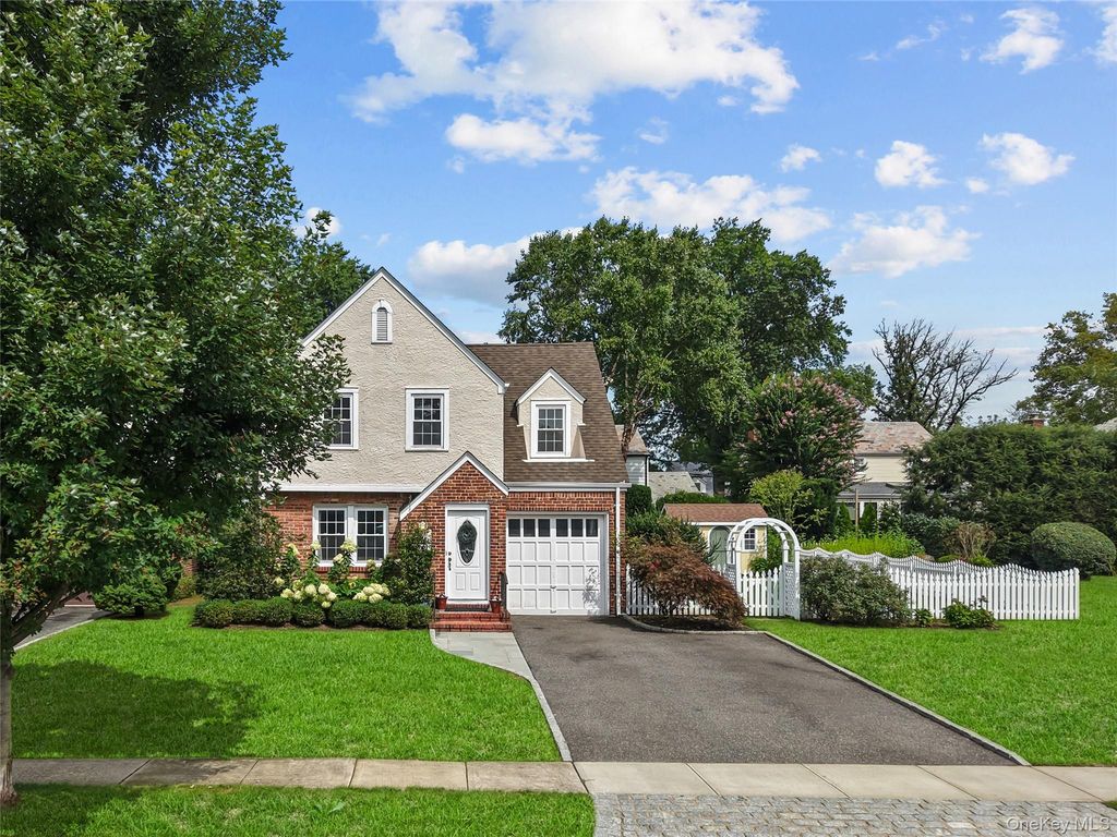 33 Ogden Avenue, East Williston, NY 11596 — exterior