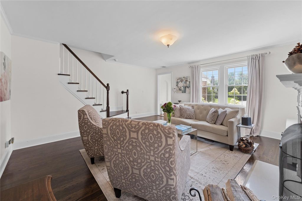 33 Ogden Avenue, East Williston, NY 11596 — photo 5