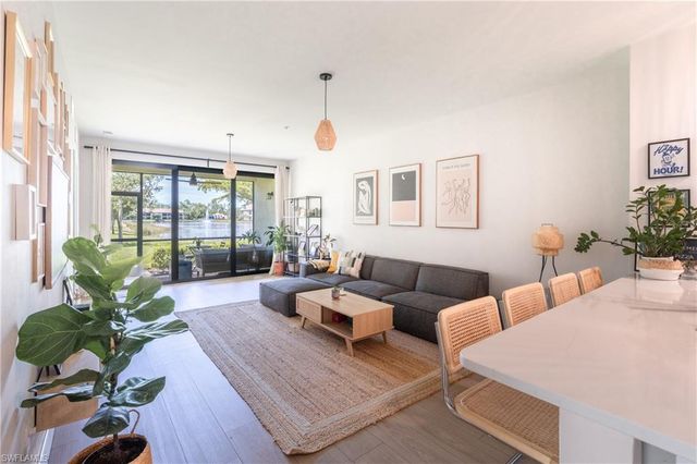 15126 Palmer Lake CIR # 101, Naples, FL 34109