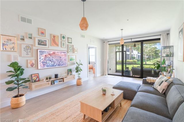 15126 Palmer Lake CIR # 101, Naples, FL 34109