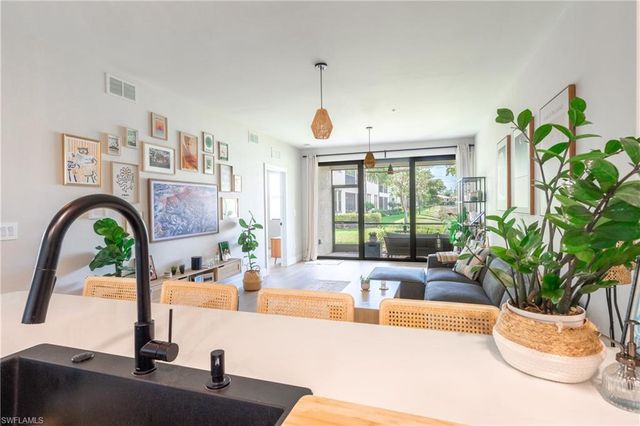 15126 Palmer Lake CIR # 101, Naples, FL 34109