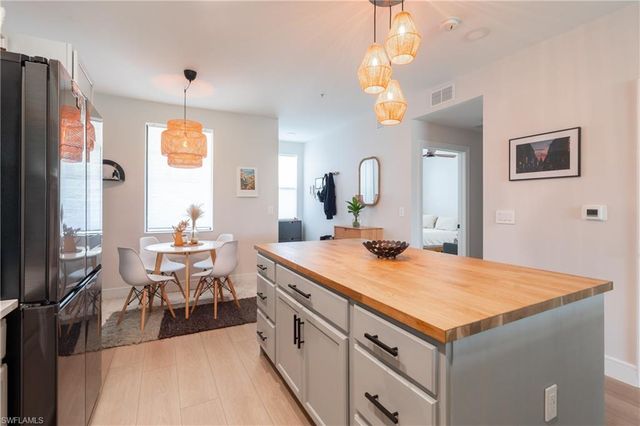 15126 Palmer Lake CIR # 101, Naples, FL 34109