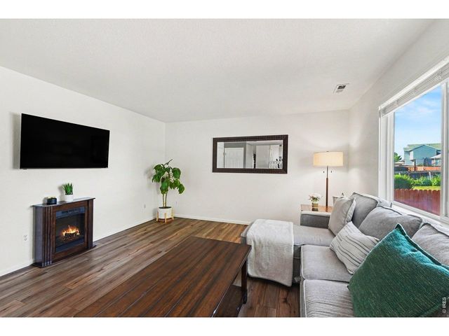 5399 Wolf Ct, Longmont, CO 80504