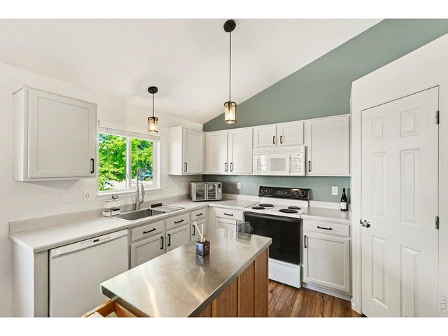 5399 Wolf Ct, Longmont, CO 80504