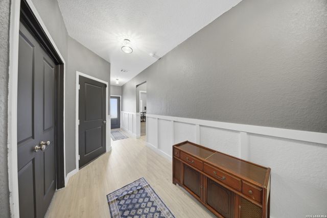 5432 CLOVES CV, St Hedwig, TX 78152