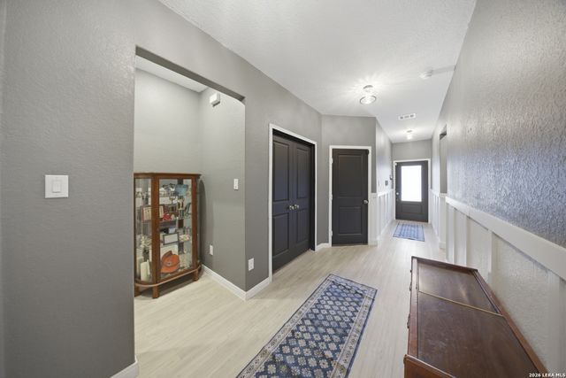5432 CLOVES CV, St Hedwig, TX 78152