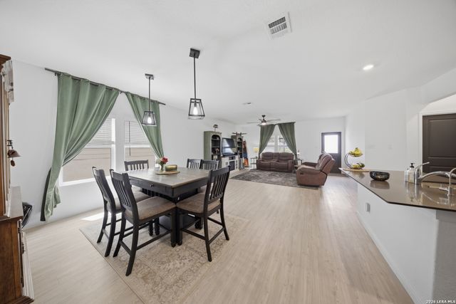 5432 CLOVES CV, St Hedwig, TX 78152
