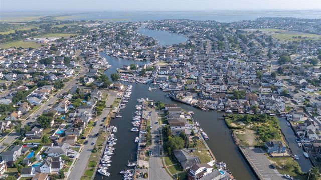 2436 Hempstead Lane, Wantagh, NY 11793
