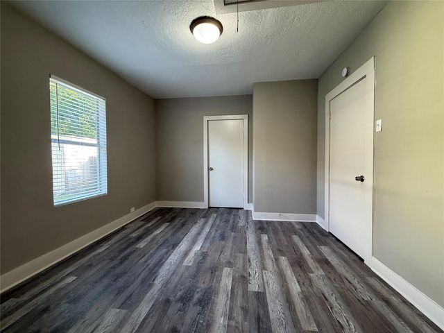 17 E James Street, Baytown, TX 77520
