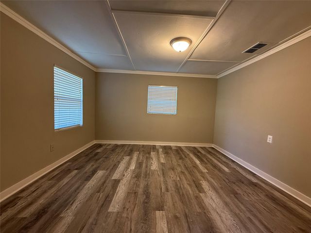 17 E James Street, Baytown, TX 77520