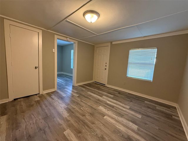 17 E James Street, Baytown, TX 77520