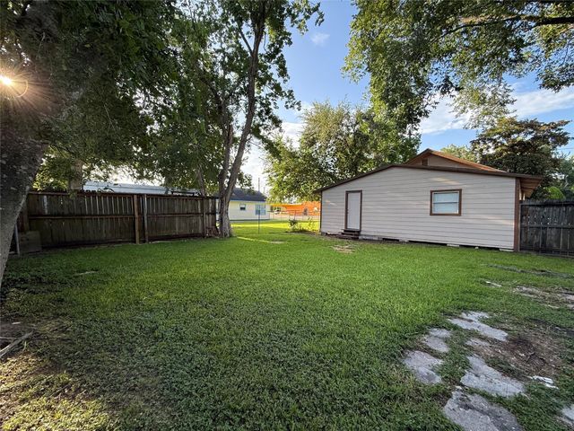 17 E James Street, Baytown, TX 77520