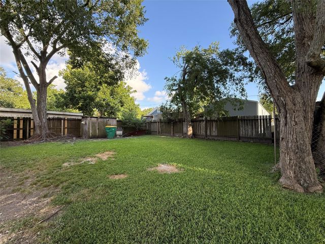 17 E James Street, Baytown, TX 77520