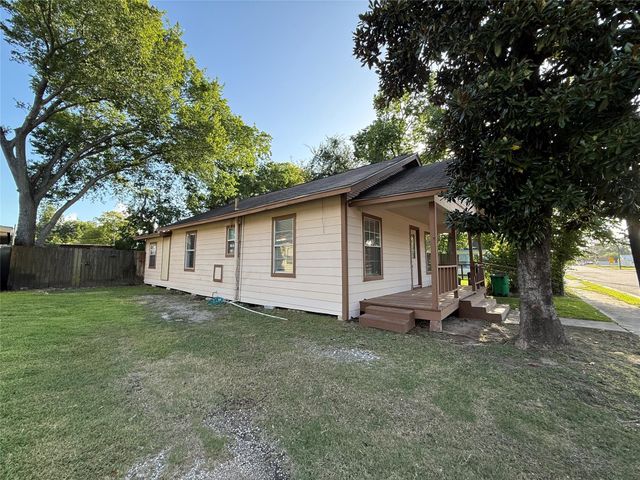 17 E James Street, Baytown, TX 77520