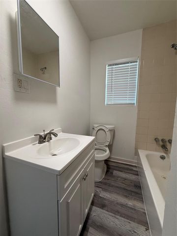 17 E James Street, Baytown, TX 77520