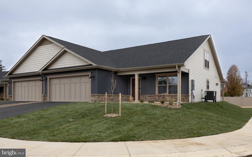 72 GRAINFIELD CT, Martinsburg, WV 25404