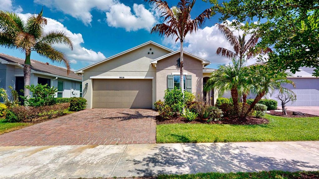 9828 SW Trumpet Tree Circle, Port St. Lucie, FL 34987