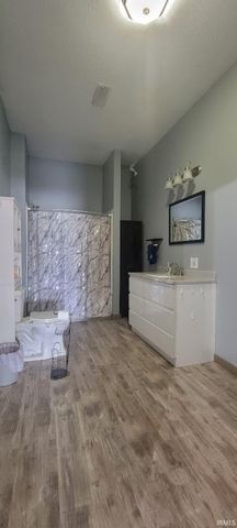 670 NW A Street, Linton, IN 47441