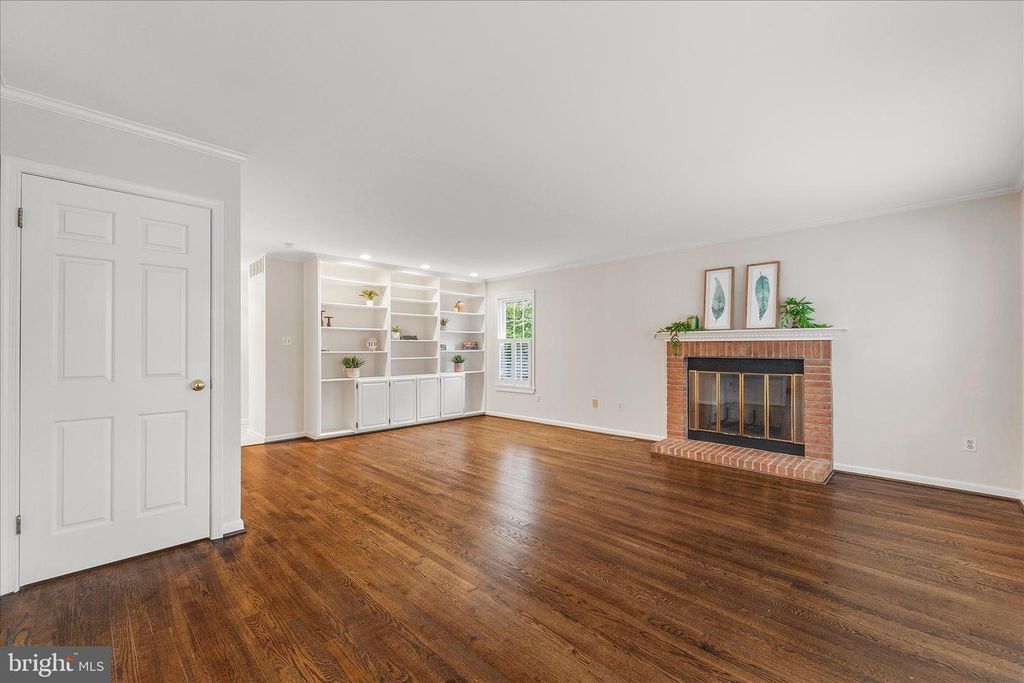 Image 11 of property listing at 12135 LITTLE PATUXENT PKWY, Columbia, MD 21044