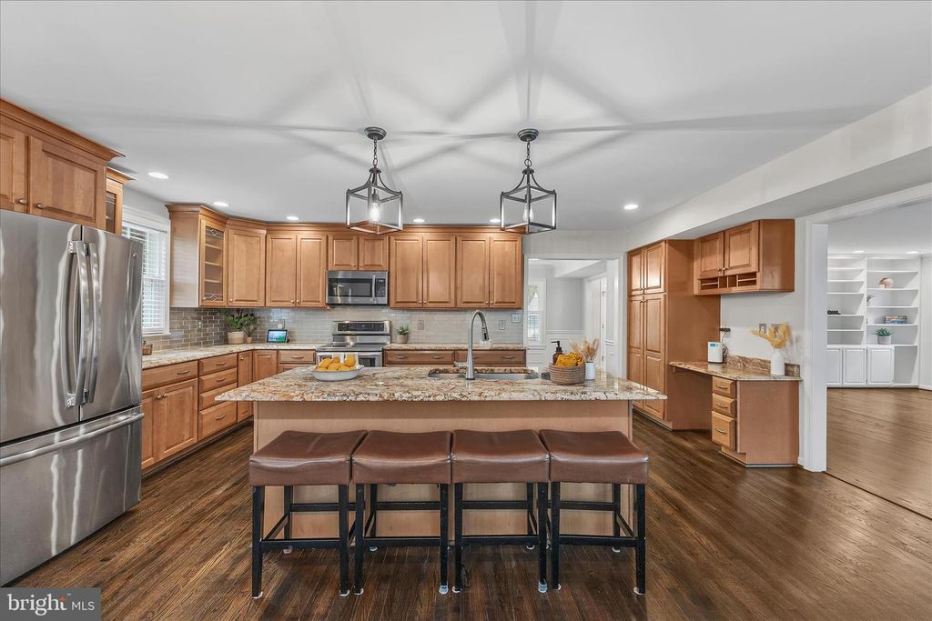 Image 14 of property listing at 12135 LITTLE PATUXENT PKWY, Columbia, MD 21044