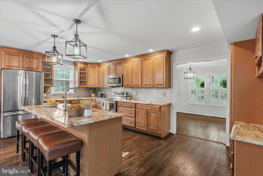 Image 15 of property listing at 12135 LITTLE PATUXENT PKWY, Columbia, MD 21044