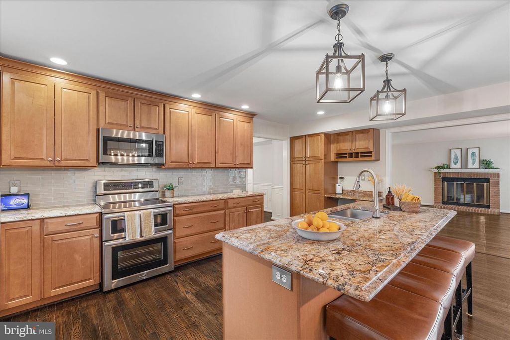 Image 16 of property listing at 12135 LITTLE PATUXENT PKWY, Columbia, MD 21044