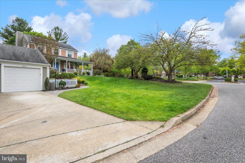 Image 3 of property listing at 12135 LITTLE PATUXENT PKWY, Columbia, MD 21044
