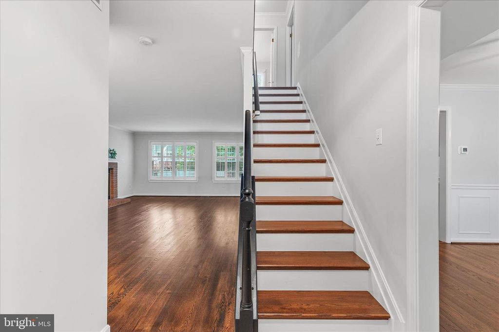 Image 8 of property listing at 12135 LITTLE PATUXENT PKWY, Columbia, MD 21044