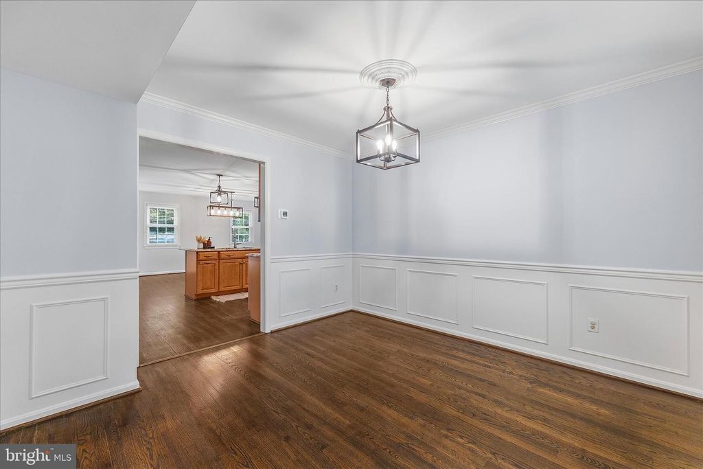 Image 9 of property listing at 12135 LITTLE PATUXENT PKWY, Columbia, MD 21044