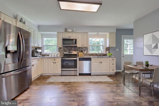 44 SPRINGVALE RD, Red Lion, PA 17356