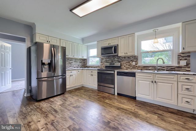 44 SPRINGVALE RD, Red Lion, PA 17356