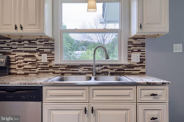 44 SPRINGVALE RD, Red Lion, PA 17356