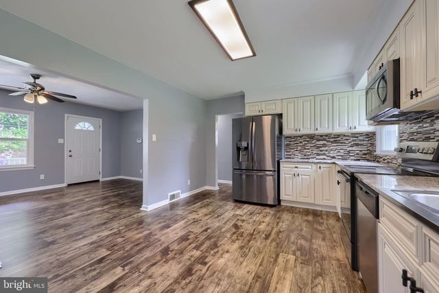44 SPRINGVALE RD, Red Lion, PA 17356