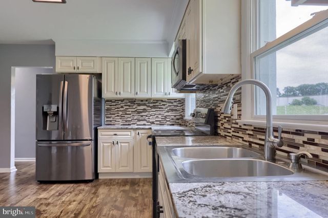 44 SPRINGVALE RD, Red Lion, PA 17356