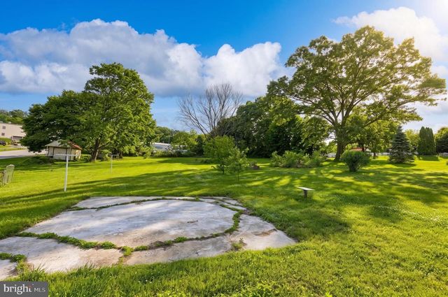 44 SPRINGVALE RD, Red Lion, PA 17356