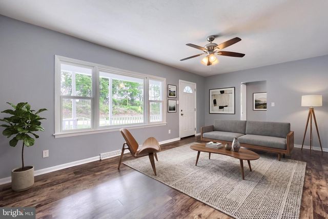 44 SPRINGVALE RD, Red Lion, PA 17356
