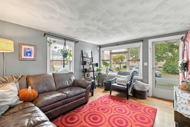 11 Granite Rd, Peabody, MA 01960