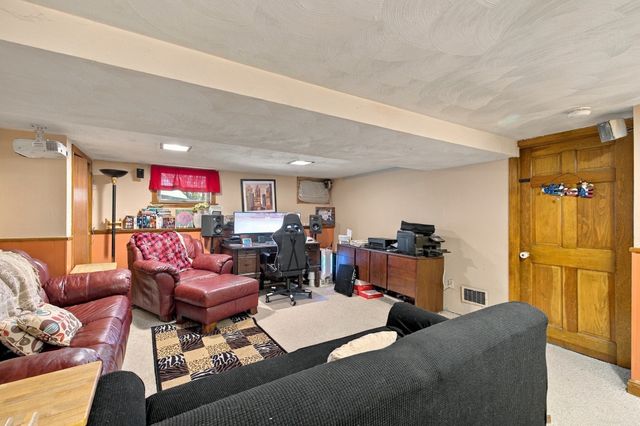 11 Granite Rd, Peabody, MA 01960