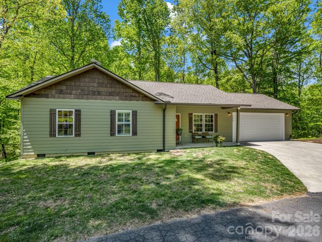135 Half Moon Lane, Brevard, NC 28712