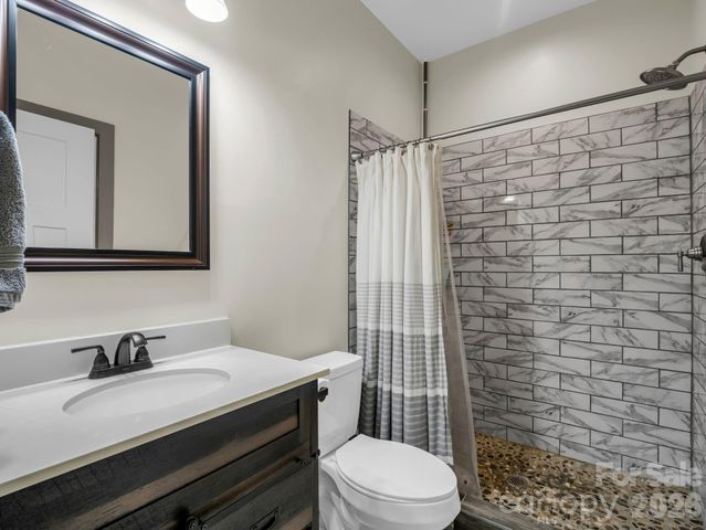 135 Half Moon Lane, Brevard, NC 28712