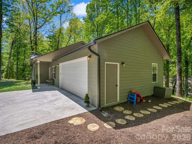 135 Half Moon Lane, Brevard, NC 28712
