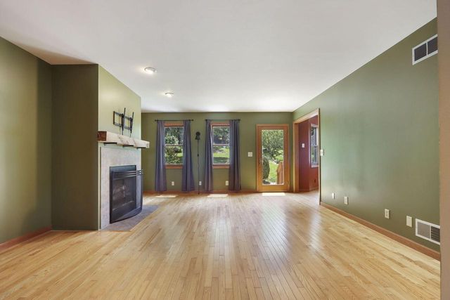 553 W Twin Lakes ROAD, Genoa City, WI 53128