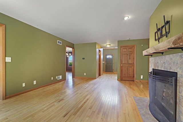 553 W Twin Lakes ROAD, Genoa City, WI 53128