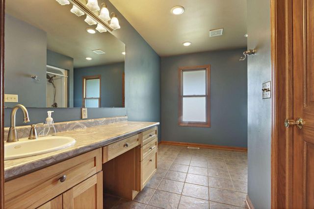 553 W Twin Lakes ROAD, Genoa City, WI 53128