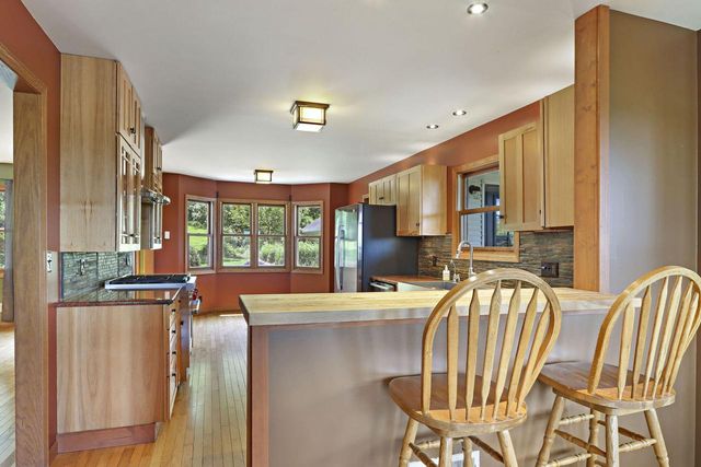 553 W Twin Lakes ROAD, Genoa City, WI 53128