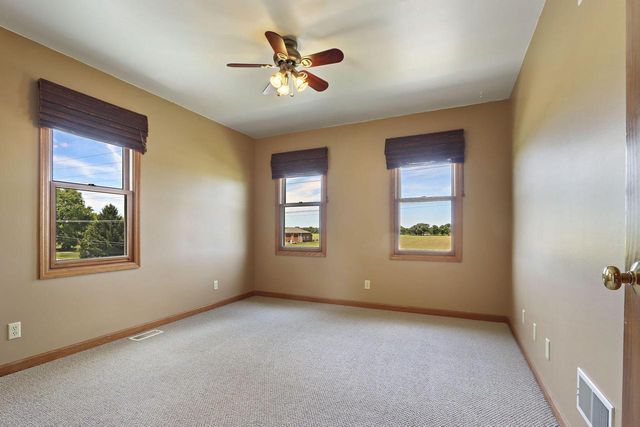 553 W Twin Lakes ROAD, Genoa City, WI 53128