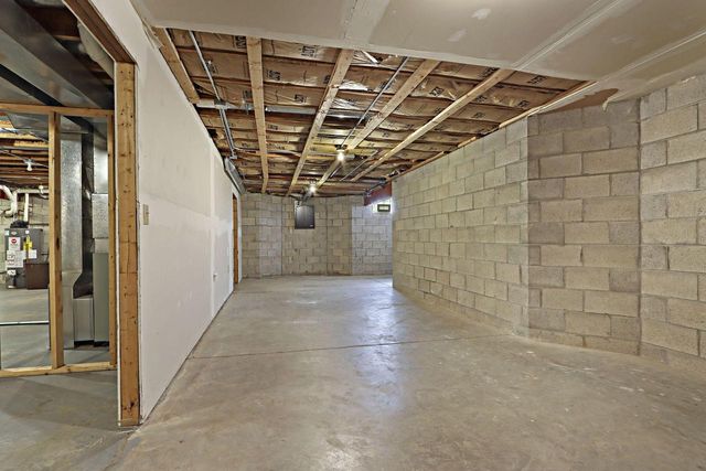 553 W Twin Lakes ROAD, Genoa City, WI 53128