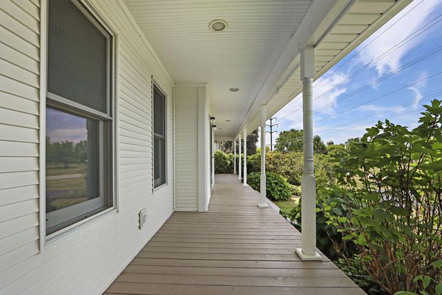 553 W Twin Lakes ROAD, Genoa City, WI 53128